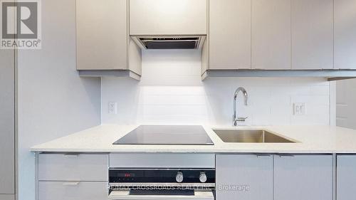 1902 - 30 Elm Drive, Mississauga, ON - Indoor Photo Showing Kitchen