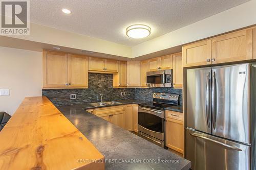 20 - 40 Ontario Street S, Lambton Shores (Grand Bend), ON - Indoor Photo Showing Kitchen With Stainless Steel Kitchen With Double Sink