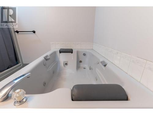 7455 S Kelly Road, Prince George, BC - Indoor Photo Showing Bathroom