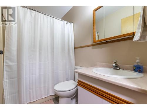 7455 S Kelly Road, Prince George, BC - Indoor Photo Showing Bathroom