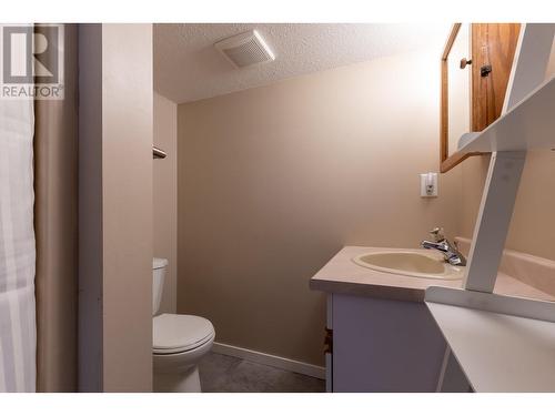 7455 S Kelly Road, Prince George, BC - Indoor Photo Showing Bathroom