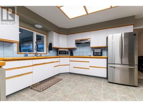 7455 S Kelly Road, Prince George, BC - Indoor Photo Showing Kitchen With Double Sink