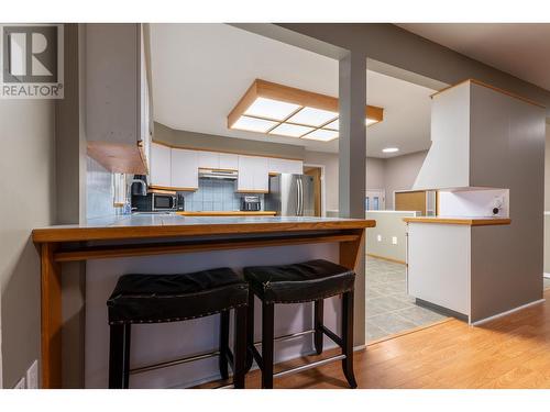 7455 S Kelly Road, Prince George, BC - Indoor Photo Showing Kitchen