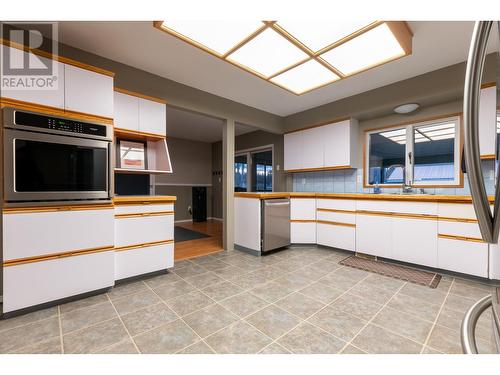 7455 S Kelly Road, Prince George, BC - Indoor Photo Showing Kitchen With Double Sink