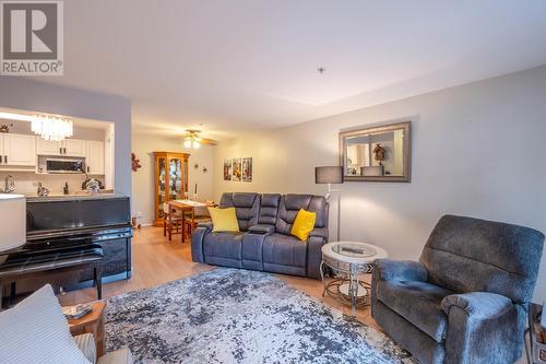 130 Abbott Street Unit# 309, Penticton, BC - Indoor Photo Showing Living Room