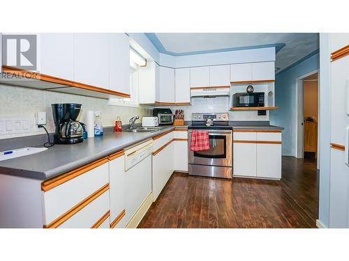 426 Aylmer Road, Chase, BC - Indoor Photo Showing Kitchen With Double Sink