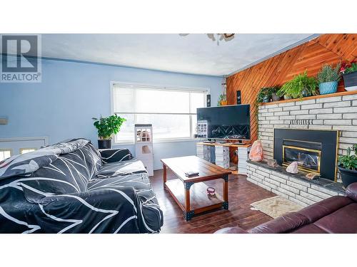 426 Aylmer Road, Chase, BC - Indoor Photo Showing Living Room With Fireplace