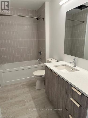 415 - 120 Huron Street, Guelph, ON - Indoor Photo Showing Bathroom