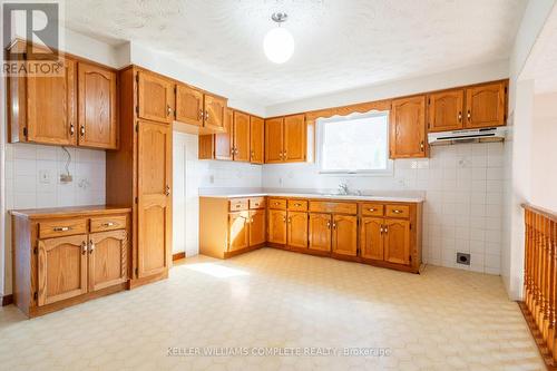 21 Darrow Drive, Hamilton, ON - Indoor Photo Showing Kitchen