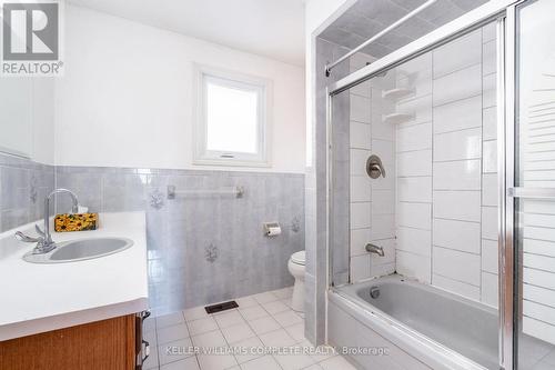 21 Darrow Drive, Hamilton, ON - Indoor Photo Showing Bathroom