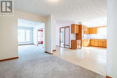 21 Darrow Drive, Hamilton, ON - Indoor Photo Showing Other Room