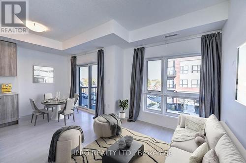 D-14 - 10 Palace Street, Kitchener, ON - Indoor Photo Showing Living Room