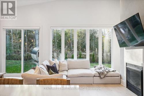 102 Goldie Court, Blue Mountains, ON - Indoor Photo Showing Living Room With Fireplace