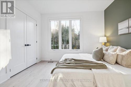 102 Goldie Court, Blue Mountains, ON - Indoor Photo Showing Bedroom