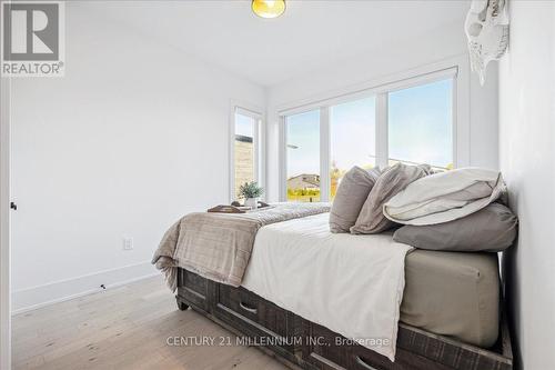 102 Goldie Court, Blue Mountains, ON - Indoor Photo Showing Bedroom