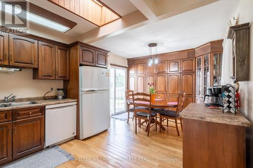 52 Greenmeadow Court, St. Catharines, ON - Indoor Photo Showing Kitchen With Double Sink