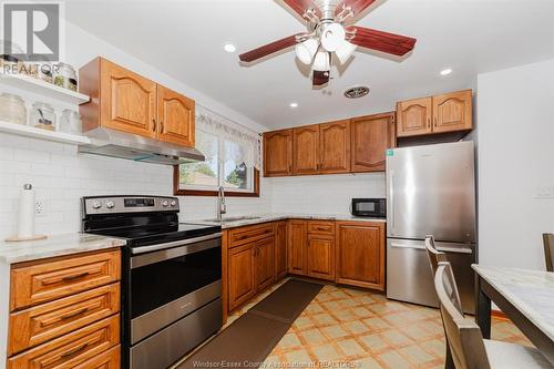 1026 Watson Avenue, Windsor, ON - Indoor Photo Showing Kitchen