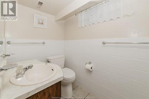 1026 Watson Avenue, Windsor, ON - Indoor Photo Showing Bathroom