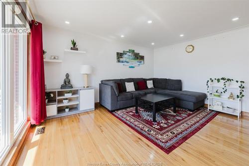 1026 Watson Avenue, Windsor, ON - Indoor Photo Showing Living Room