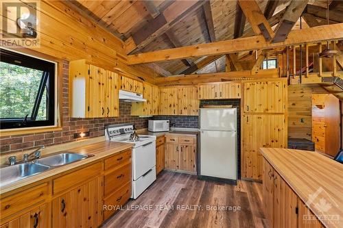 9687 Mississippi River, North Frontenac (Frontenac North), ON - Indoor Photo Showing Kitchen With Double Sink