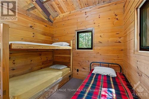 9687 Mississippi River, North Frontenac (Frontenac North), ON - Indoor Photo Showing Bedroom