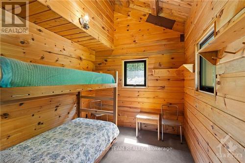 9687 Mississippi River, North Frontenac (Frontenac North), ON - Indoor Photo Showing Bedroom