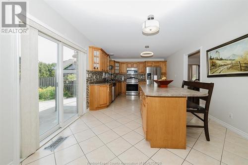 152 Shady Spring Crescent, Lakeshore, ON - Indoor Photo Showing Kitchen