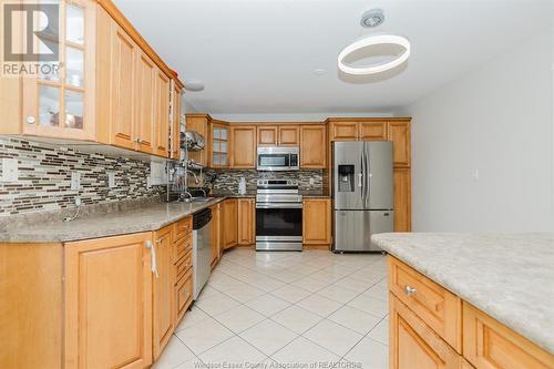 152 Shady Spring Crescent, Lakeshore, ON - Indoor Photo Showing Kitchen