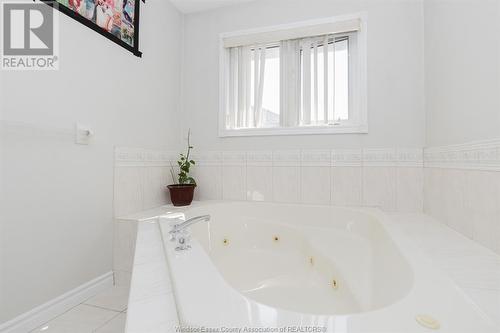 152 Shady Spring Crescent, Lakeshore, ON - Indoor Photo Showing Bathroom