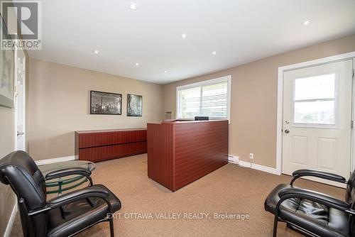 6 Glendale Avenue, Deep River, ON - Indoor