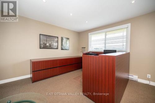 6 Glendale Avenue, Deep River, ON - Indoor Photo Showing Other Room