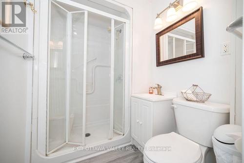 6 Glendale Avenue, Deep River, ON - Indoor Photo Showing Bathroom