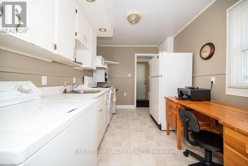 6 Glendale Avenue, Deep River, ON - Indoor Photo Showing Laundry Room