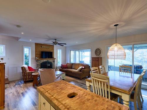 Vue d'ensemble - 234 Ch. Du Lac-Sylvère, Saint-Donat, QC - Indoor Photo Showing Dining Room With Fireplace