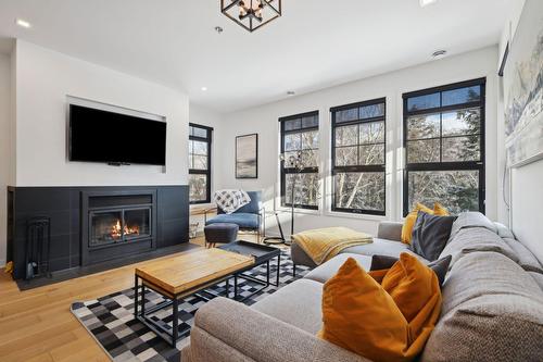 Living room - 2-215 Ch. Des Quatre-Sommets, Mont-Tremblant, QC - Indoor Photo Showing Living Room With Fireplace