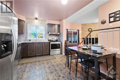 6104 Vineyard Drive, Ottawa, ON - Indoor Photo Showing Kitchen