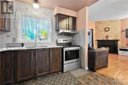 6104 Vineyard Drive, Ottawa, ON - Indoor Photo Showing Kitchen