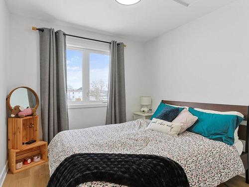 Chambre Ã Â coucher - Rue Elsie, Salaberry-De-Valleyfield, QC - Indoor Photo Showing Bedroom