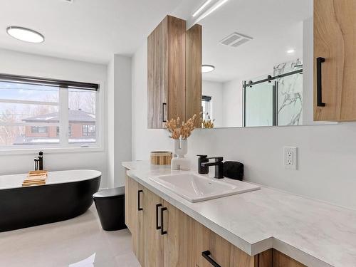 Salle de bains - Rue Elsie, Salaberry-De-Valleyfield, QC - Indoor Photo Showing Bathroom