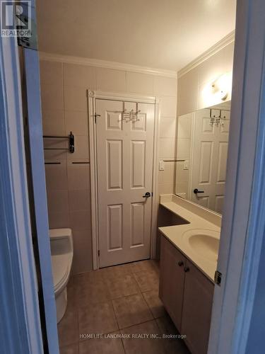 15 Saintsbury Square, Toronto, ON - Indoor Photo Showing Bathroom