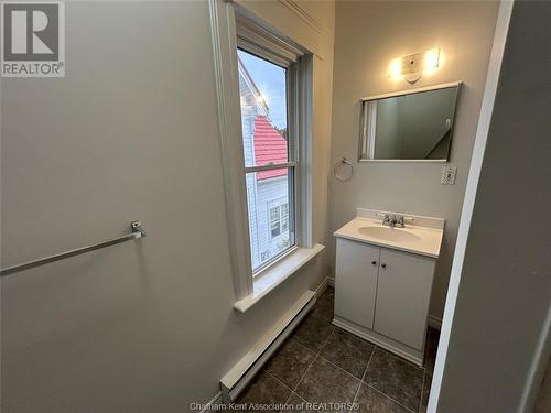 285 Queen Street, Chatham, ON - Indoor Photo Showing Bathroom