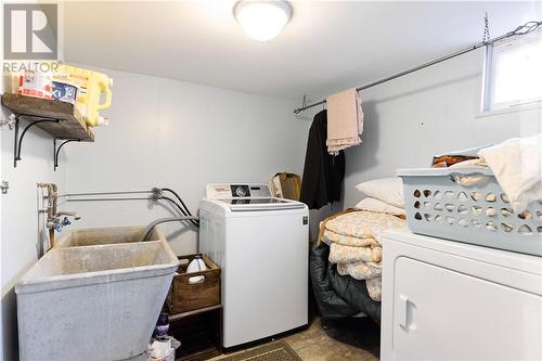 697 Connaught Avenue, Sudbury, ON - Indoor Photo Showing Laundry Room