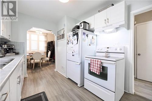 697 Connaught Avenue, Sudbury, ON - Indoor Photo Showing Kitchen