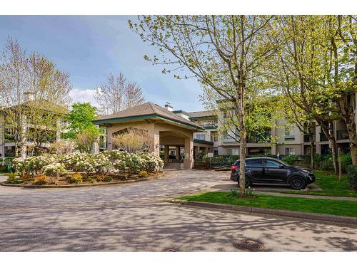 234 19528 Fraser Highway, Surrey, BC - Outdoor