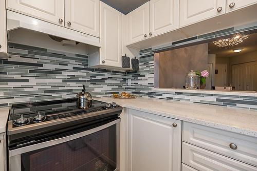 234 19528 Fraser Highway, Surrey, BC - Indoor Photo Showing Kitchen