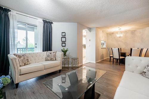 234 19528 Fraser Highway, Surrey, BC - Indoor Photo Showing Living Room