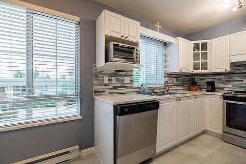 234 19528 Fraser Highway, Surrey, BC - Indoor Photo Showing Kitchen With Double Sink