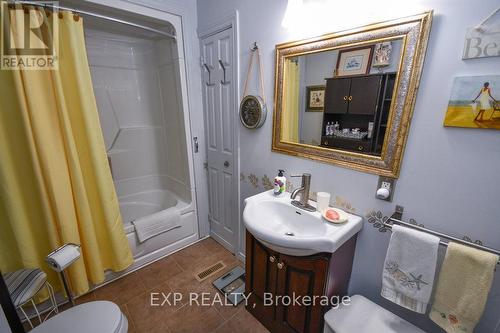 272 Station Street, North Middlesex (Parkhill), ON - Indoor Photo Showing Bathroom