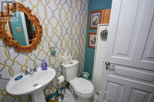 272 Station Street, North Middlesex (Parkhill), ON - Indoor Photo Showing Bathroom