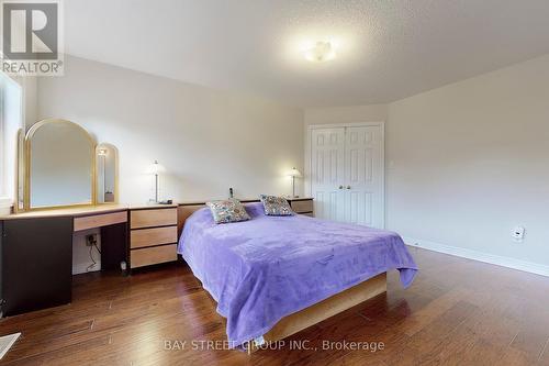 25 Maple Ridge Crescent, Markham, ON - Indoor Photo Showing Bedroom